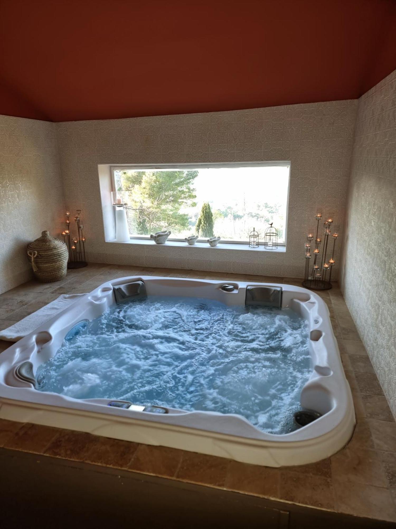 شقة Pousterle De Sabran - Piscine & Hammam المظهر الخارجي الصورة